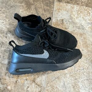 Nike black sneakers